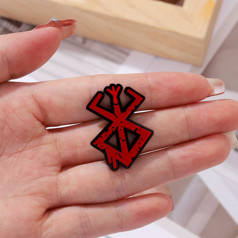 Hot Game Badge Sign Brooch Pin - Men Accessories Online recension och pris